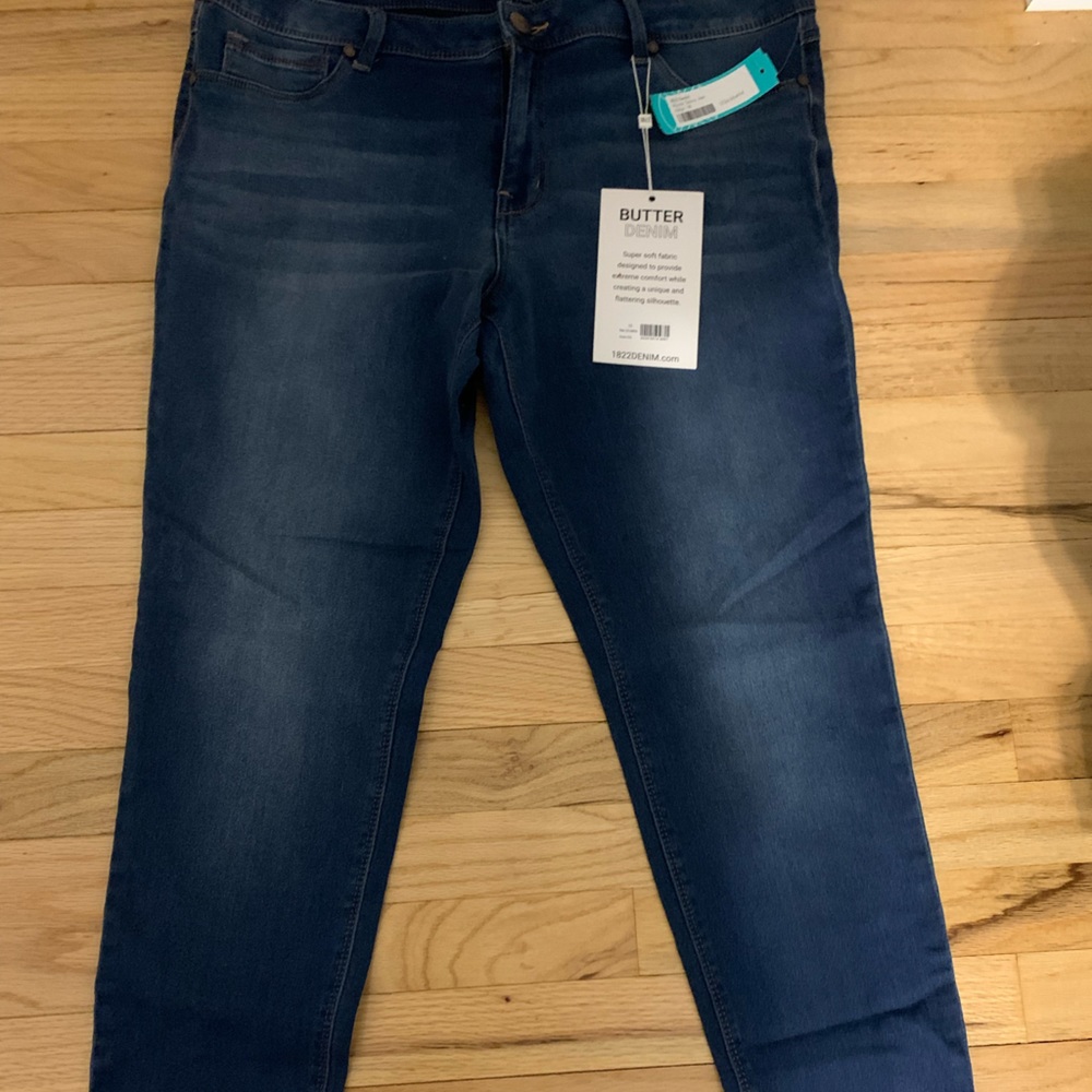 1822 Butter jeans. Dark with fade wash NWT